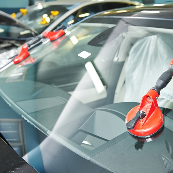 Auto glass company to contact when windshield is damaged  in Florida